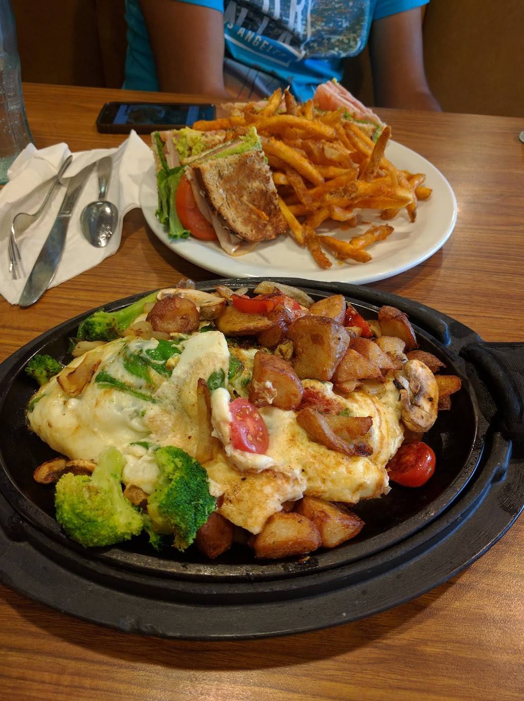 Dennys | restaurant | 1490 N 1st St, San Jose, CA 95112, USA | 4084531497 OR +1 408-453-1497