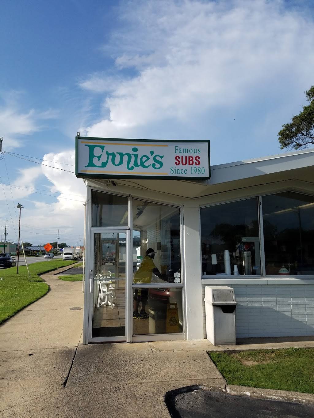Ernies Famous Subs | restaurant | 911 S Memorial Dr, Greenville, NC 27834, USA | 2527524388 OR +1 252-752-4388