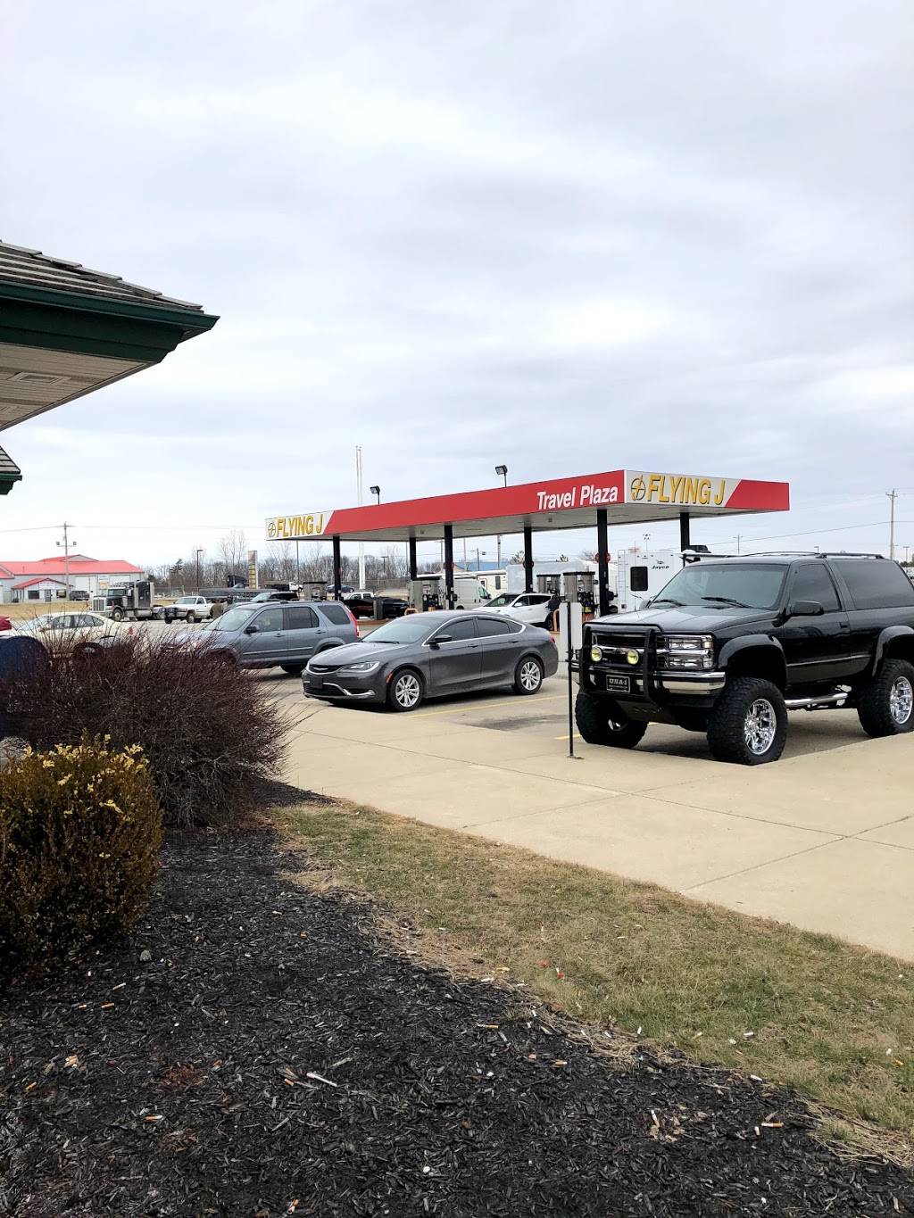 Flying J Travel Center | restaurant | 2962 E 500 N, Whiteland, IN 46184, USA | 3175351124 OR +1 317-535-1124