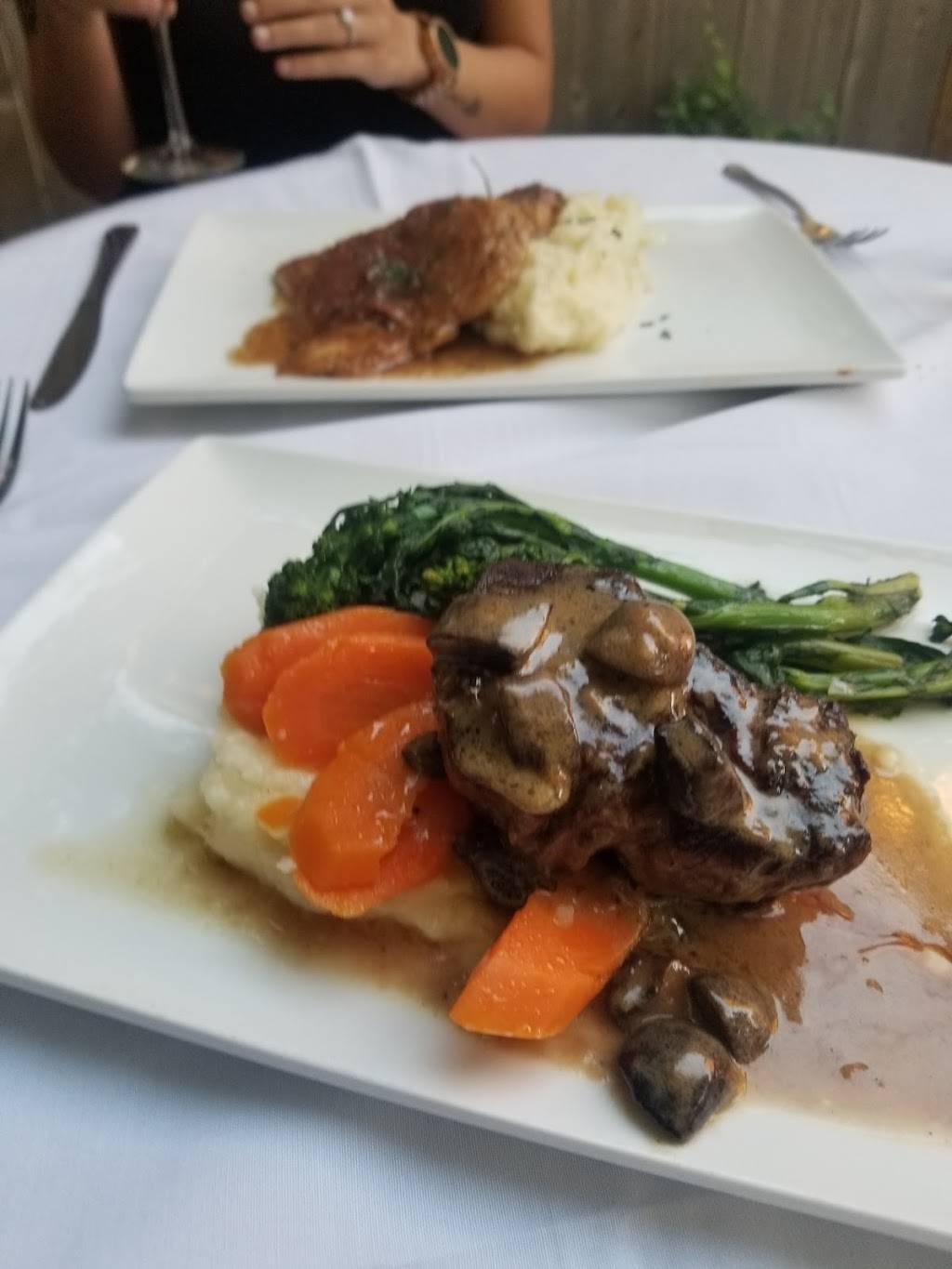 MezzaNotte Ristorante | restaurant | 2026 Western Ave, Albany, NY 12203, USA | 5186894433 OR +1 518-689-4433