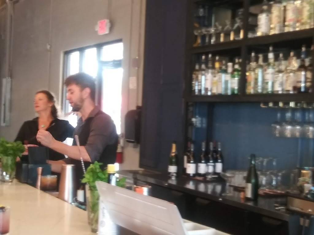 Henrys Depot | restaurant | 212 W 1st St, Sanford, FL 32771, USA | 4075486931 OR +1 407-548-6931