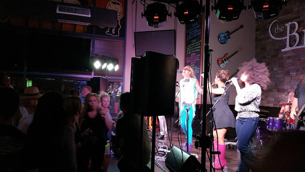 The Brew Top Pub and Patio | restaurant | 6601 W 135th St, Overland Park, KS 66223, USA | 9138975500 OR +1 913-897-5500