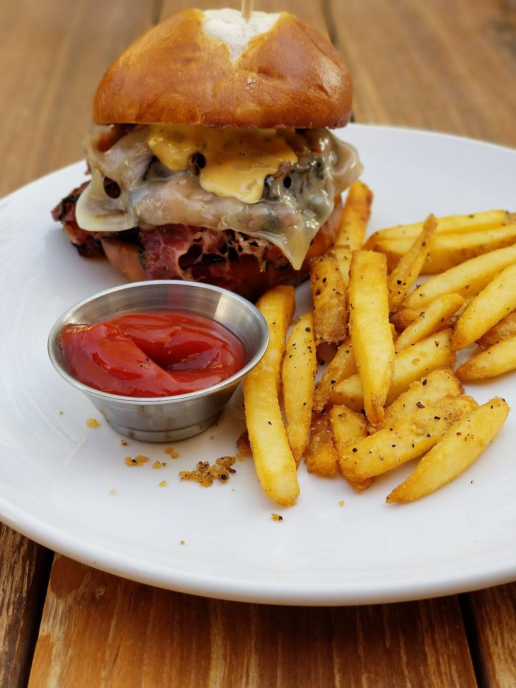 The Vic Bar + Kitchen | restaurant | 5325 N. Verrado Way, Buckeye, AZ 85396, USA | 6235334722 OR +1 623-533-4722