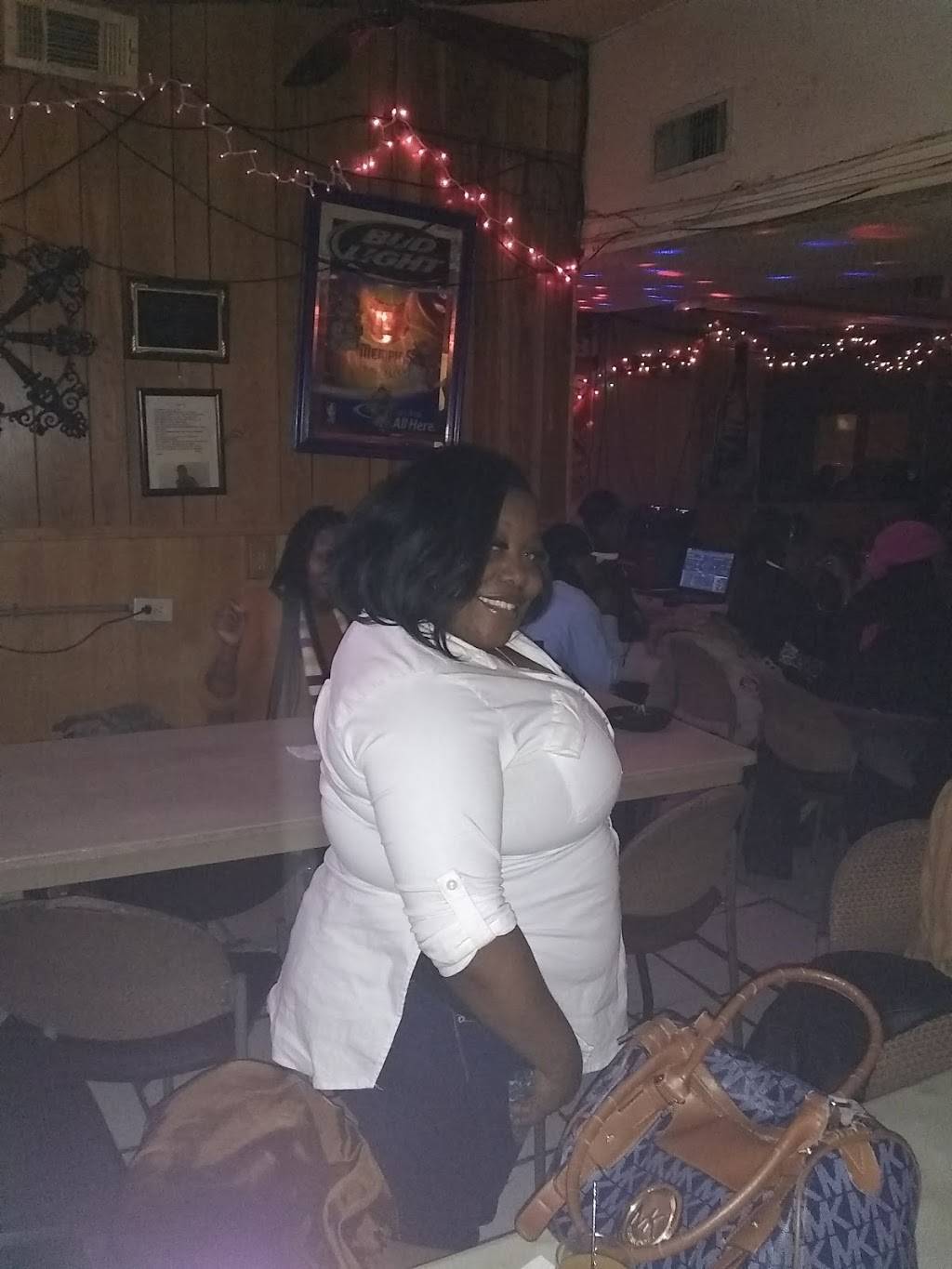 C & J Barbecue | restaurant | 2019 E Person Ave, Memphis, TN 38114, USA | 9017746696 OR +1 901-774-6696