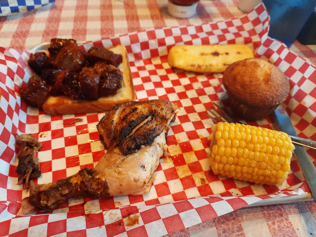 Famous Daves Bar-B-Que | meal takeaway | 2700 S Minnesota Ave, Sioux Falls, SD 57105, USA | 6053348800 OR +1 605-334-8800