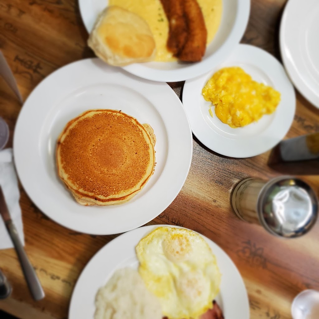 Huskers Cafe (Atlanta) | restaurant | 209 Edgewood Ave SE, Atlanta, GA 30303, USA | 6789742255 OR +1 678-974-2255