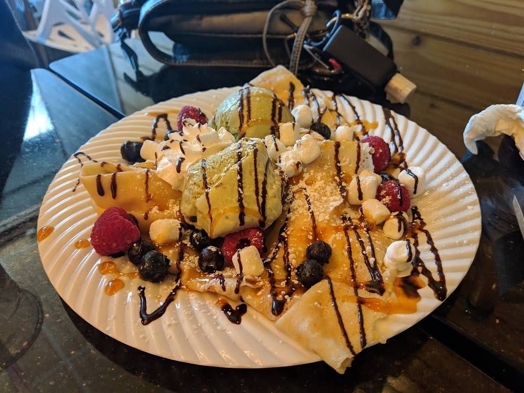 Le Crave of Waterford | restaurant | 861 N Alafaya Trail, Orlando, FL 32828, USA | 4074427373 OR +1 407-442-7373