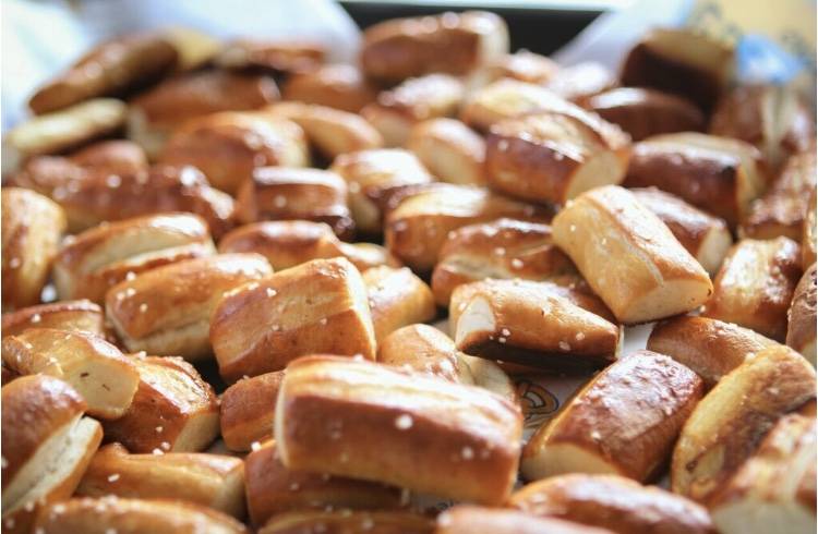 Auntie Annes | bakery | 13000 Folsom Blvd Suite 808, Folsom, CA 95630, USA | 9167908139 OR +1 916-790-8139