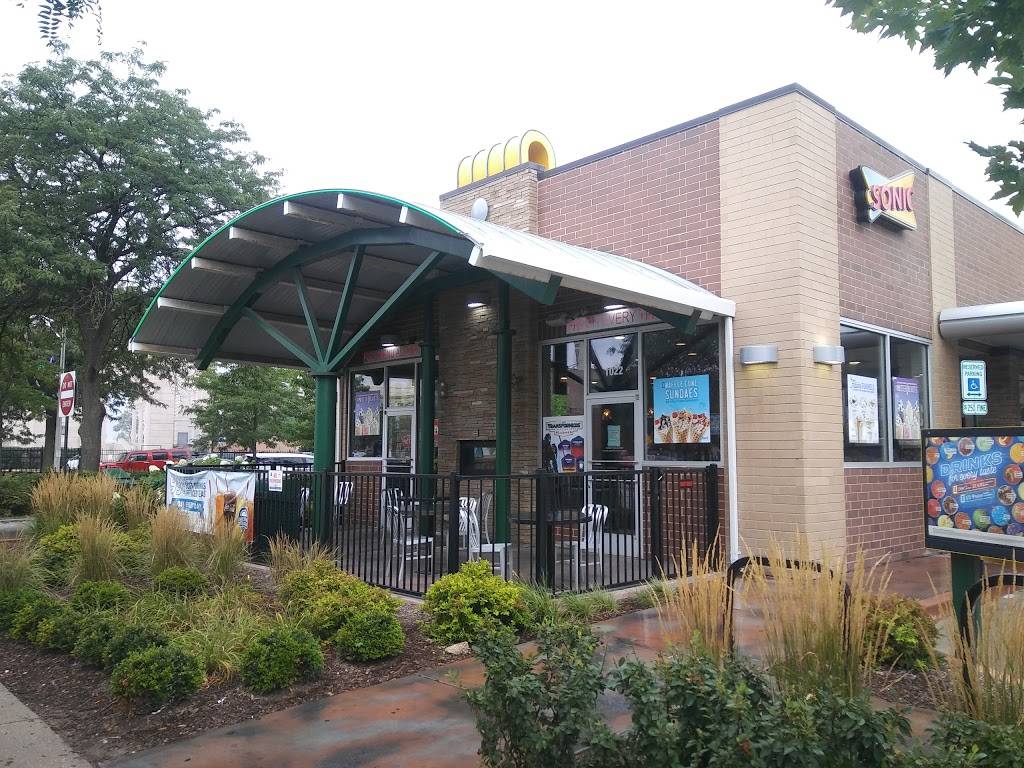 Sonic Drive-In | restaurant | 1022 W Wilson Ave, Chicago, IL 60640, USA | 7732936157 OR +1 773-293-6157