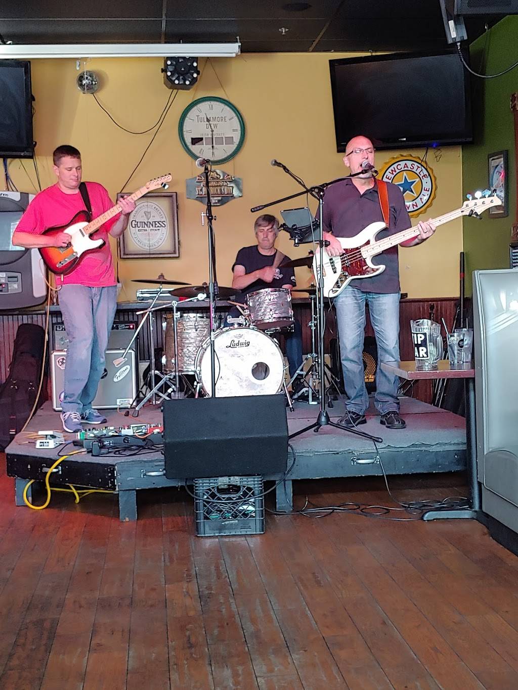 FINAGHTYS IRISH PUB | restaurant | 7726 Center Blvd SE #110, Snoqualmie, WA 98065, USA | 4258888833 OR +1 425-888-8833