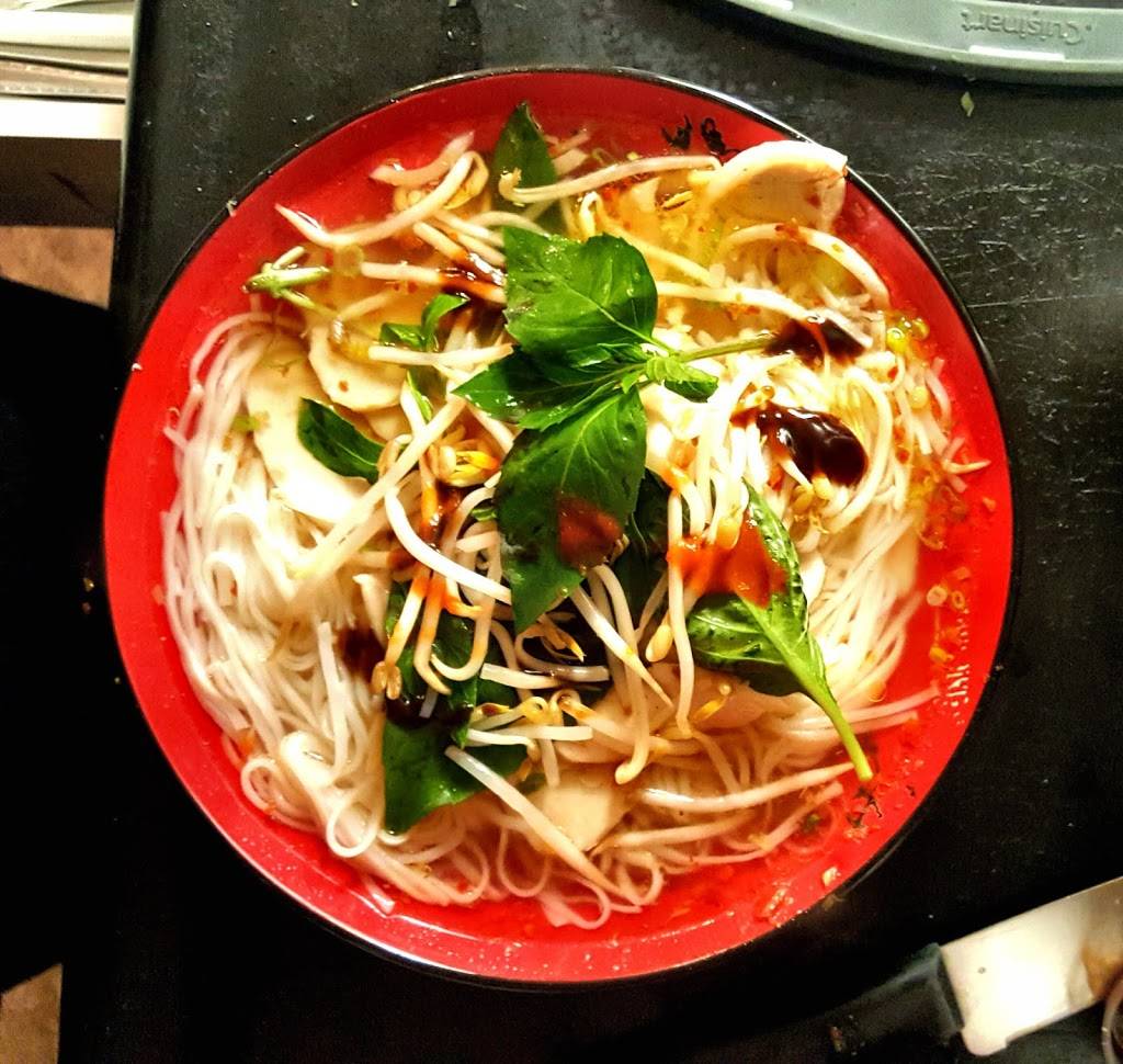 Mr Pho Vietnamese Restaurant | restaurant | 1861 Robertson Rd, Nepean, ON K2H 9N5, Canada | 6138299015 OR +1 613-829-9015