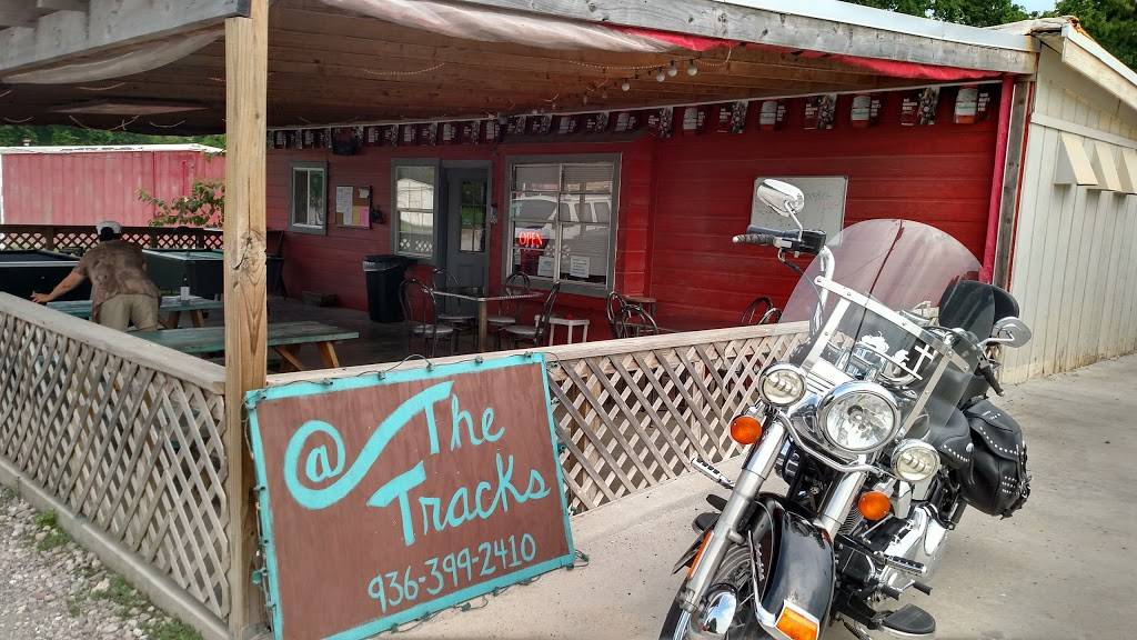 At the Tracks | restaurant | 11739 5th St, North Zulch, TX 77872, USA | 9363992410 OR +1 936-399-2410