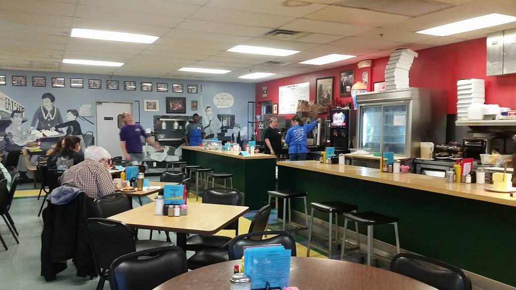 Strawns Eat Shop Too | restaurant | 7803 Youree Dr, Shreveport, LA 71105, USA | 3187987117 OR +1 318-798-7117