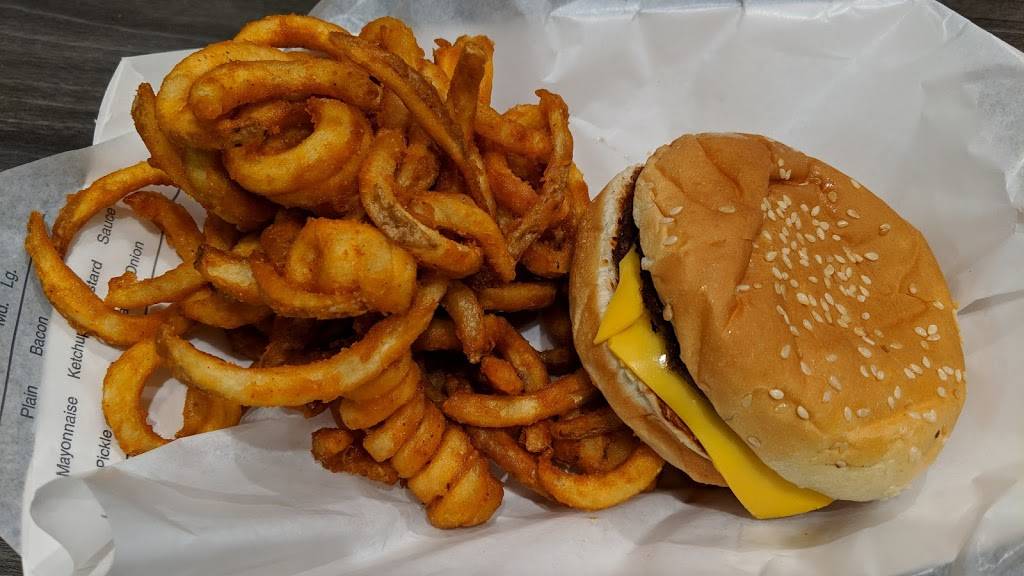 Hardees | restaurant | 1510 SW Tradition Dr, Ankeny, IA 50023, USA | 5152897853 OR +1 515-289-7853