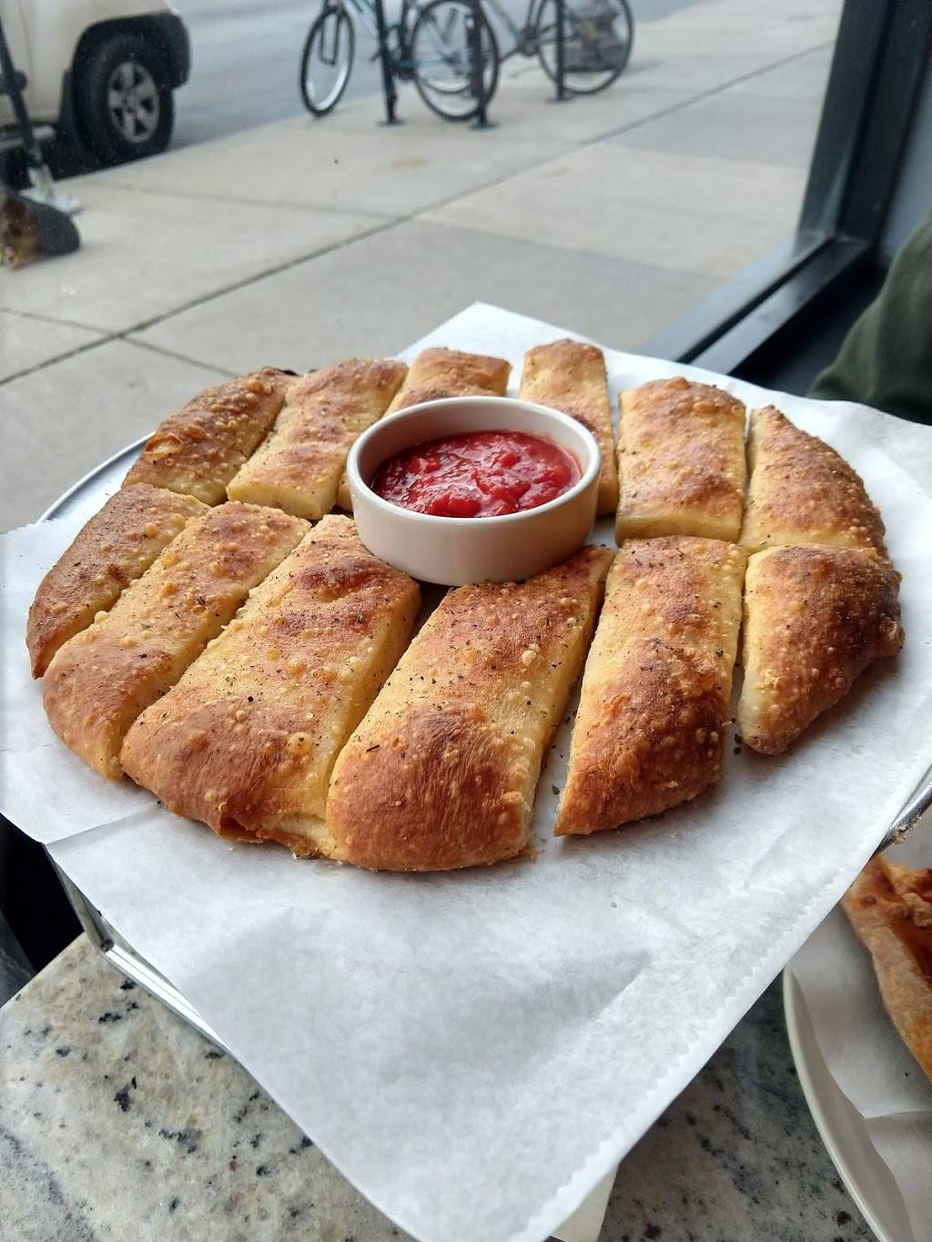 Crushed Pizzeria | restaurant | 1607 W Montrose Ave, Chicago, IL 60613, USA | 7733279200 OR +1 773-327-9200