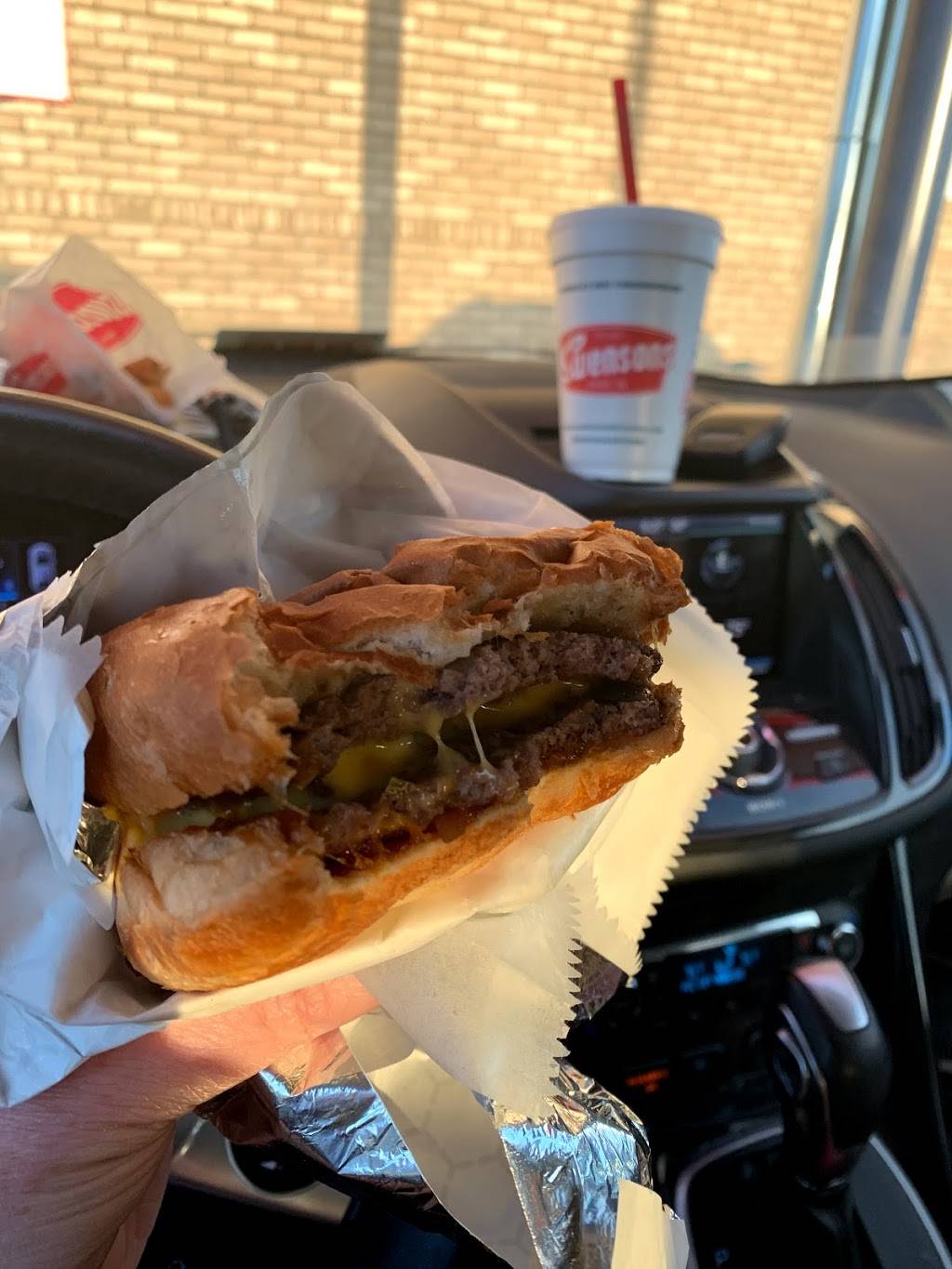 Swensons (Polaris) Drive-In Restaurants | restaurant | 2012 Ikea Way, Columbus, OH 43240, USA | 6146121934 OR +1 614-612-1934