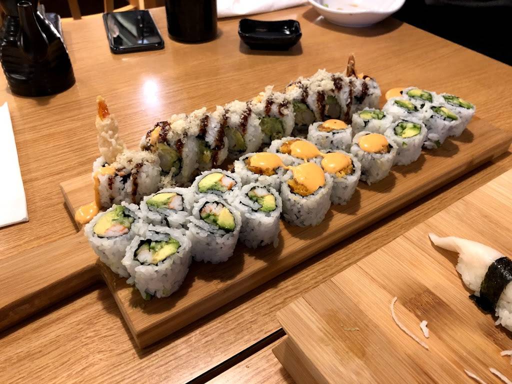 Sushi Minato | restaurant | 299 The Queensway S, Keswick, ON L4P 2B4, Canada | 9054764639 OR +1 905-476-4639