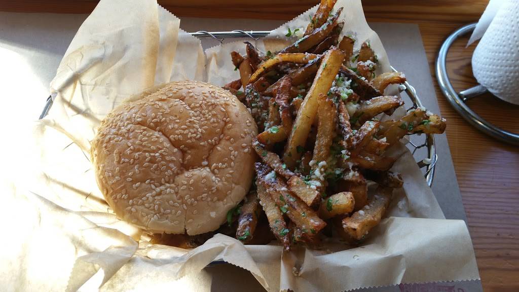 Farm Burger Buckhead | restaurant | 3365 Piedmont Rd NE, Atlanta, GA 30305, USA | 4048160603 OR +1 404-816-0603