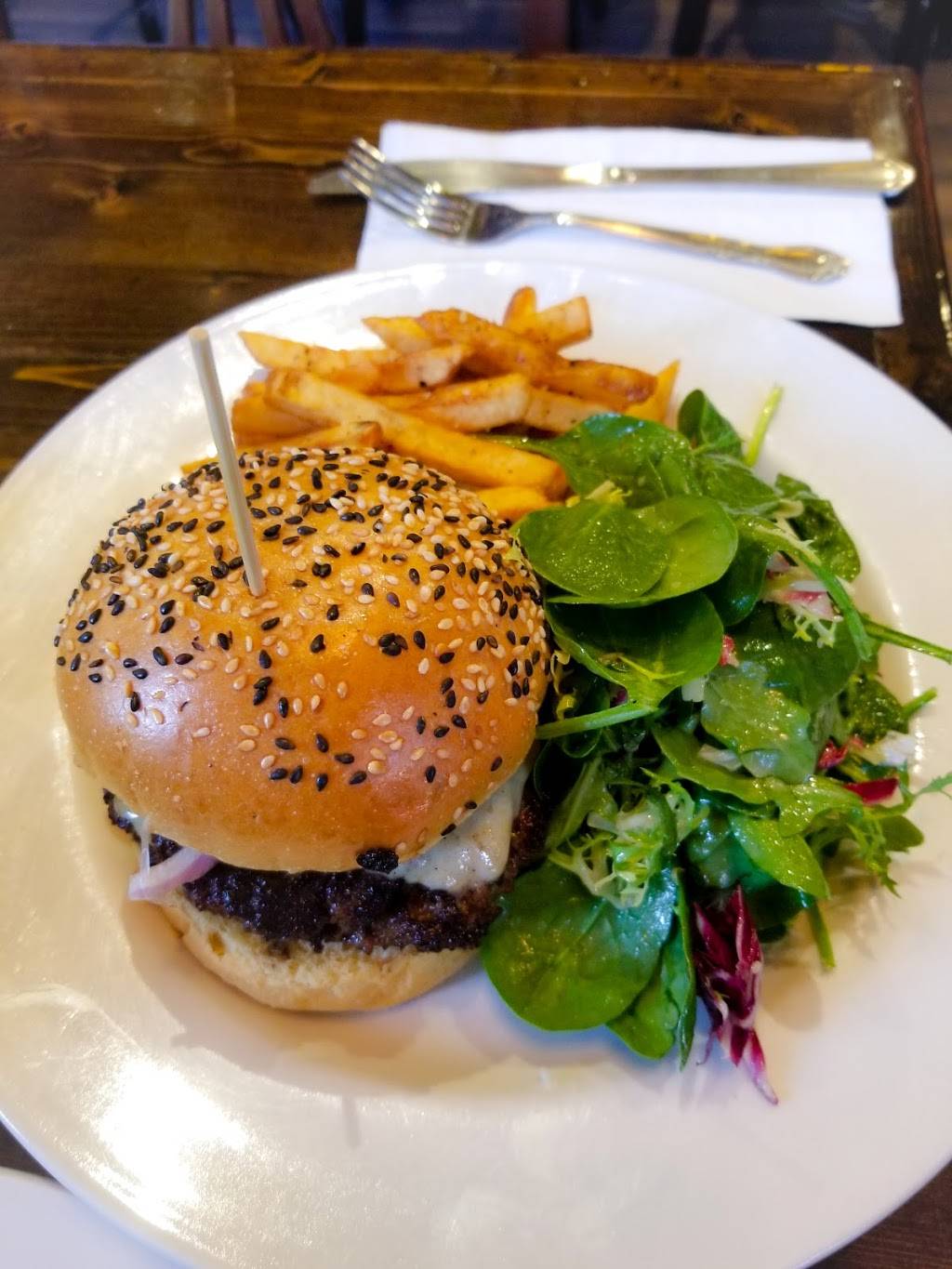 LOCAL 75 Bistro Pub | restaurant | 5601 Av de Monkland, Montréal, QC H4A 1E2, Canada | 5144847575 OR +1 514-484-7575