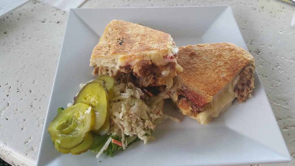 Lake House Bar & Grill | restaurant | 3401 Bay Commons Dr, Bonita Springs, FL 34134, USA | 2399484400 OR +1 239-948-4400