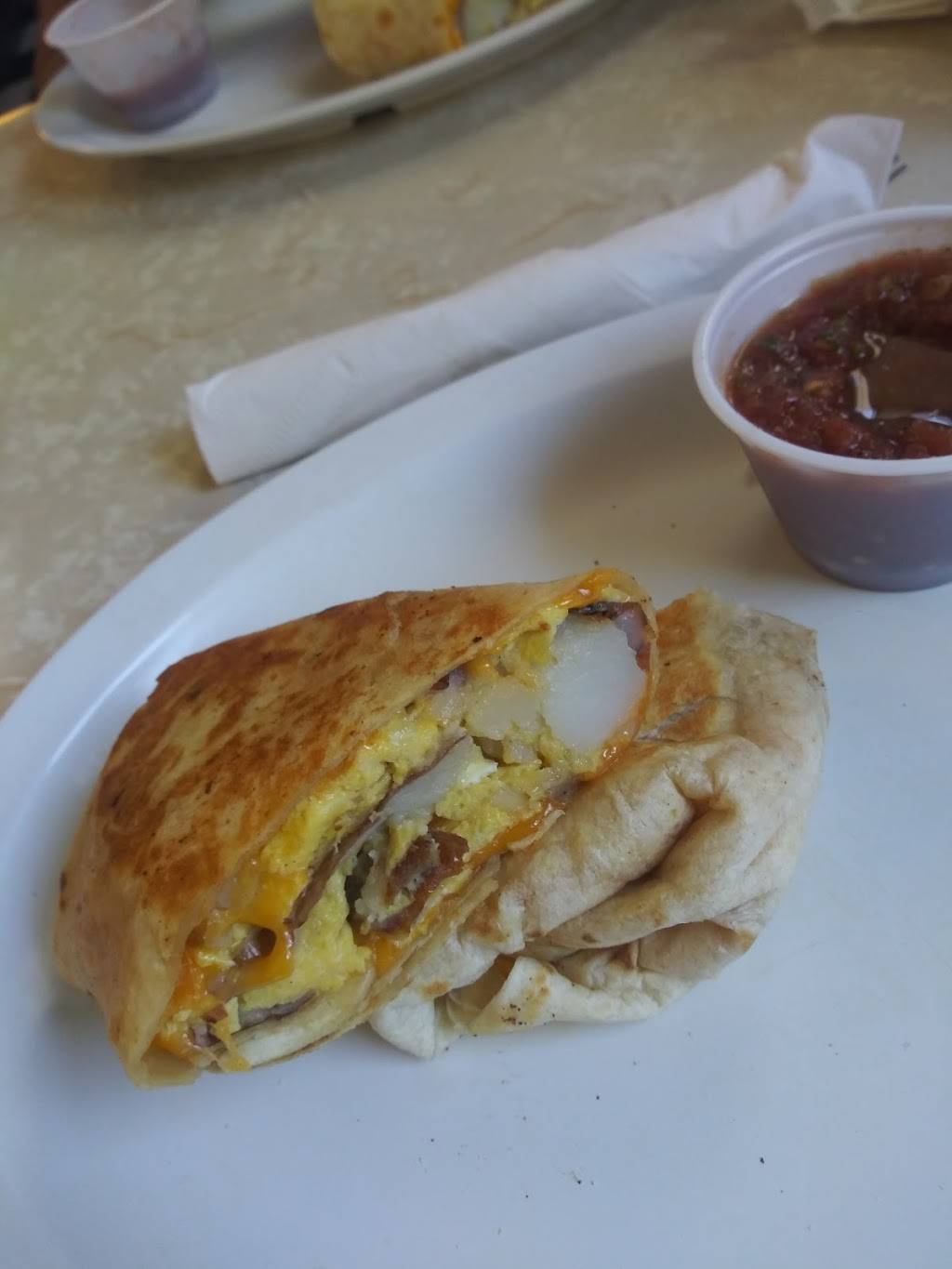 Dimples Diner | restaurant | 1823 E Main St, Visalia, CA 93292, USA | 5597390469 OR +1 559-739-0469