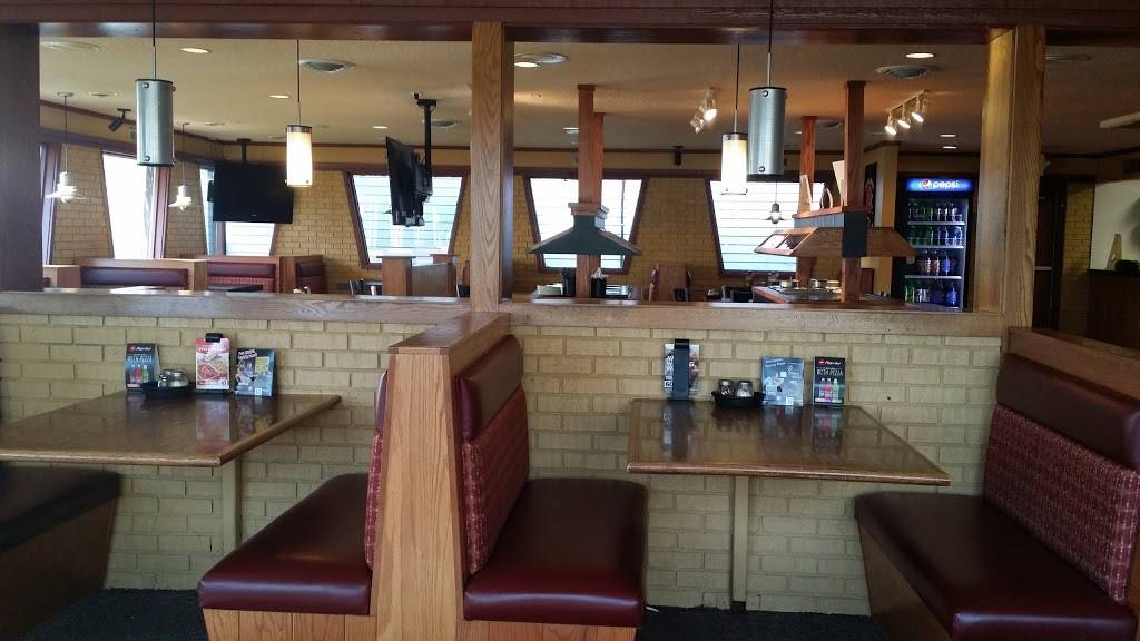 Pizza Hut | meal takeaway | 956 Lake St S, Forest Lake, MN 55025, USA | 6514647383 OR +1 651-464-7383