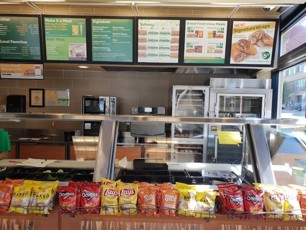 Subway | meal takeaway | 195 W Franklin St, Monterey, CA 93940, USA | 8316552613 OR +1 831-655-2613