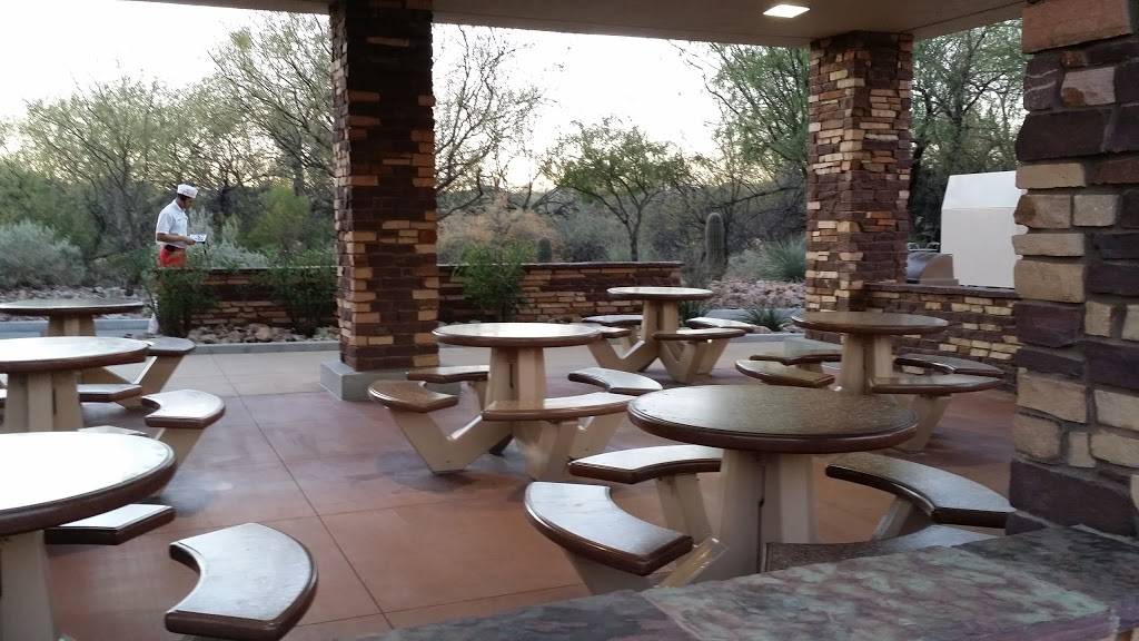 In-N-Out Burger | restaurant | 11545 N Oracle Rd, Oro Valley, AZ 85755, USA | 8007861000 OR +1 800-786-1000