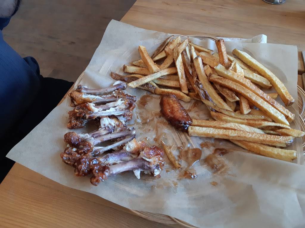 Brennans Hill Restaurant/Bar | restaurant | 133 Route 105, Low, QC J0X 2C0, Canada | 8194223462 OR +1 819-422-3462