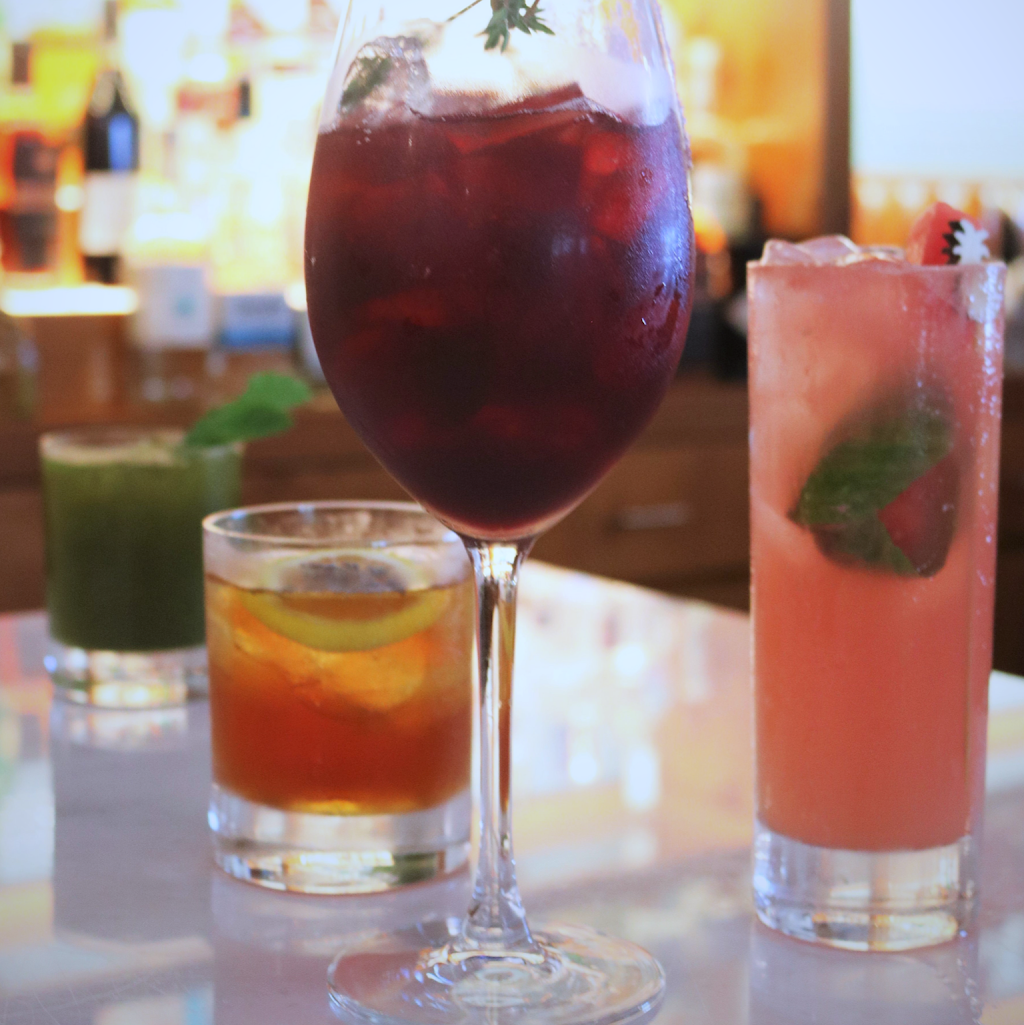 Russells on Lake Ivanhoe | restaurant | 1414 N Orange Ave, Orlando, FL 32804, USA | 4076013508 OR +1 407-601-3508