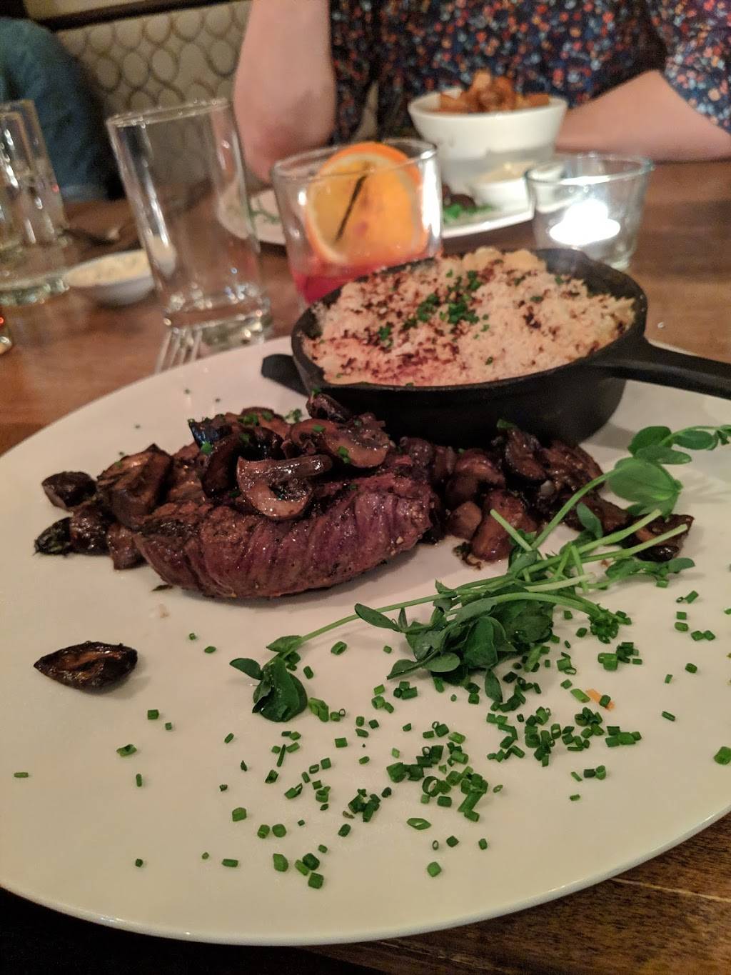 Gustav Chophouse and Bar | restaurant | 10 Vacation Inn Dr, Collingwood, ON L9Y 5G4, Canada | 7054434461 OR +1 705-443-4461