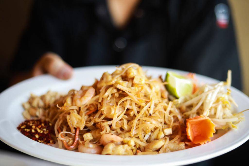 Red Panda | restaurant | 730 Lakeshore Rd E, Mississauga, ON L5G 1J6, Canada | 9059907478 OR +1 905-990-7478