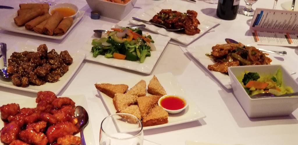 Bistro Sawadika | restaurant | 1800 Boulevard de la Côte-Vertu, Saint-Laurent, QC H4L 2A6, Canada | 5143391188 OR +1 514-339-1188