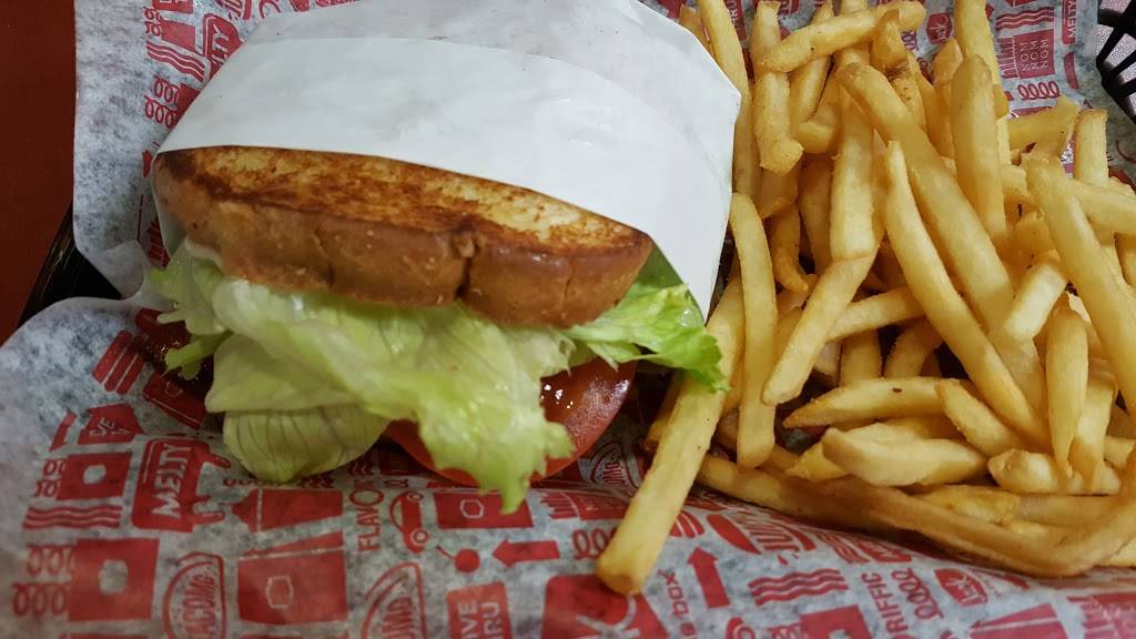 Jack in the Box | restaurant | 3111 W Florida Ave, Hemet, CA 92545, USA | 9517668890 OR +1 951-766-8890