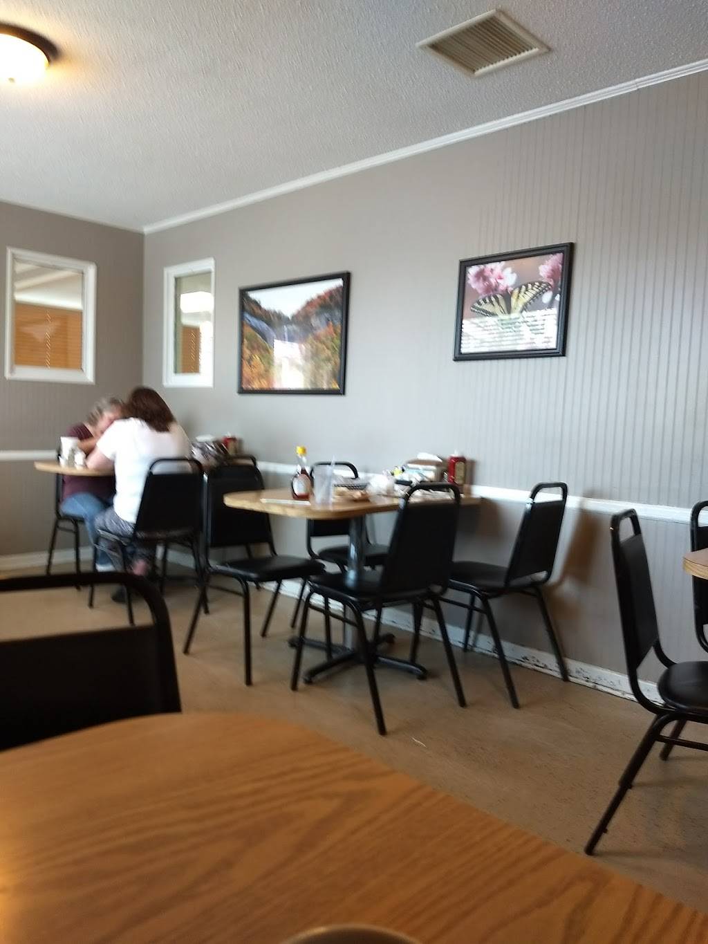 Carolina Cafe | cafe | 584 E Main St, Spindale, NC 28160, USA | 8282862411 OR +1 828-286-2411