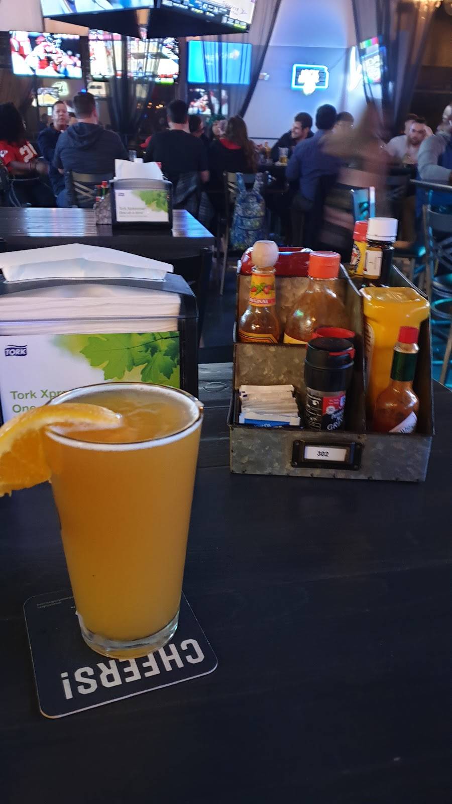 Tight Ends Sports Bar & Grill | restaurant | 524 S Seneca St, Wichita, KS 67213, USA | 3165002345 OR +1 316-500-2345