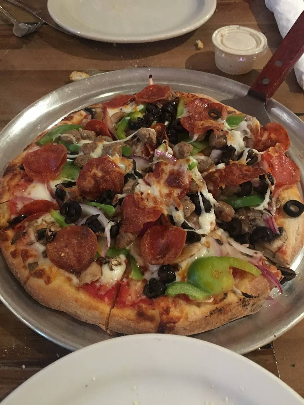Walters Pizzeria | restaurant | Del Valle Dr, Twentynine Palms, CA 92277, USA | 7608304130 OR +1 760-830-4130