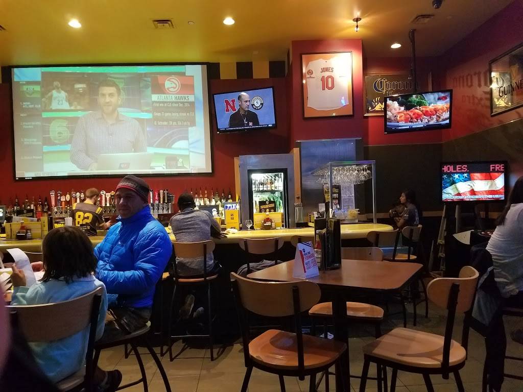 Buffalo Wild Wings | restaurant | 8200 Perry Hall Blvd, Nottingham, MD 21236, USA | 4109333311 OR +1 410-933-3311