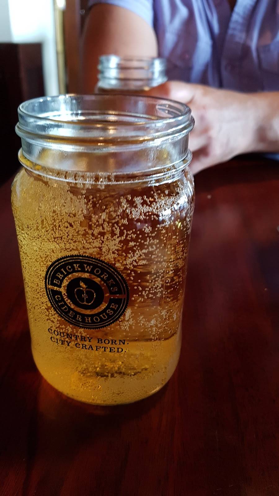 Big Morts Little Pub | restaurant | 2011 Robertson Rd, Nepean, ON K2H 7P4, Canada | 6138290123 OR +1 613-829-0123