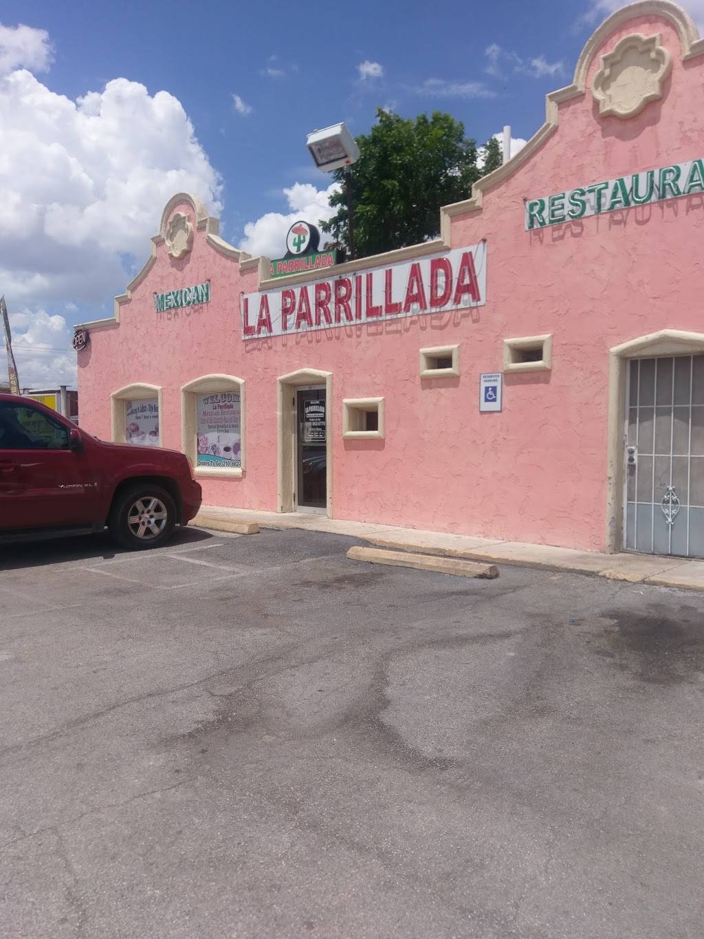 La Parrillada | restaurant | 4911 Seguin Rd, San Antonio, TX 78219, USA | 2106626779 OR +1 210-662-6779