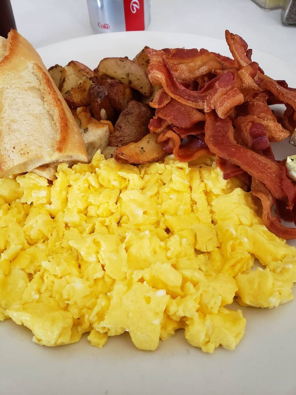 The Bistro | restaurant | 1023 Kane Concourse, Bay Harbor Islands, FL 33154, USA | 3058660404 OR +1 305-866-0404