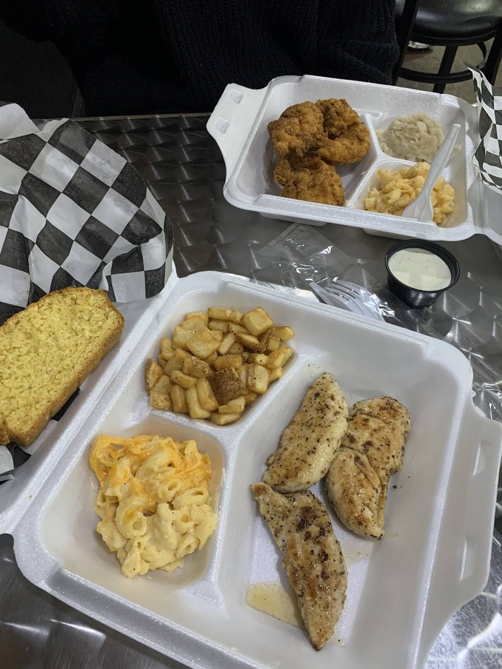 Lucys Tuscaloosa | restaurant | 1306 University Blvd, Tuscaloosa, AL 35401, USA | 2056323975 OR +1 205-632-3975