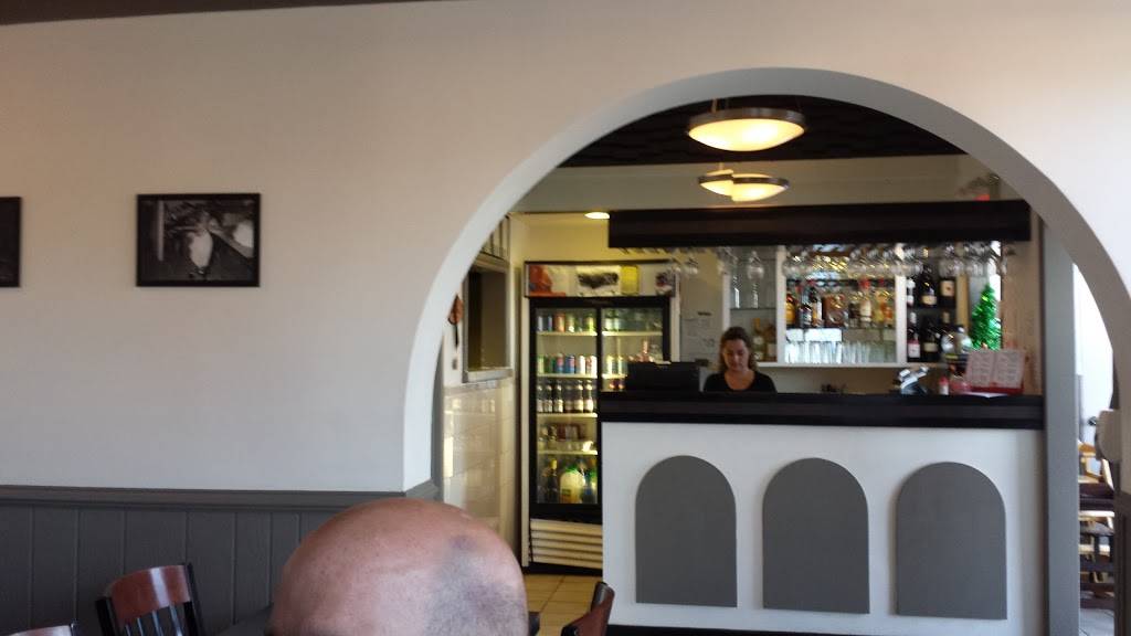 Marcos Pizzeria & Valentes Pasta House | restaurant | 4141 Tecumseh, Windsor, ON N8Y 4K9, Canada | 5199447700 OR +1 519-944-7700