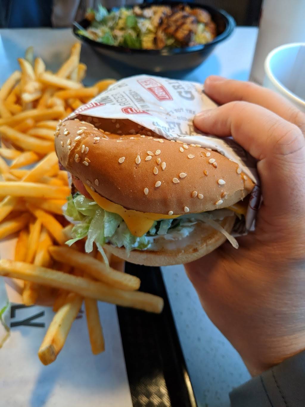 The Habit Burger Grill | restaurant | 1425 Ary Ln, Dixon, CA 95620, USA | 7076359350 OR +1 707-635-9350