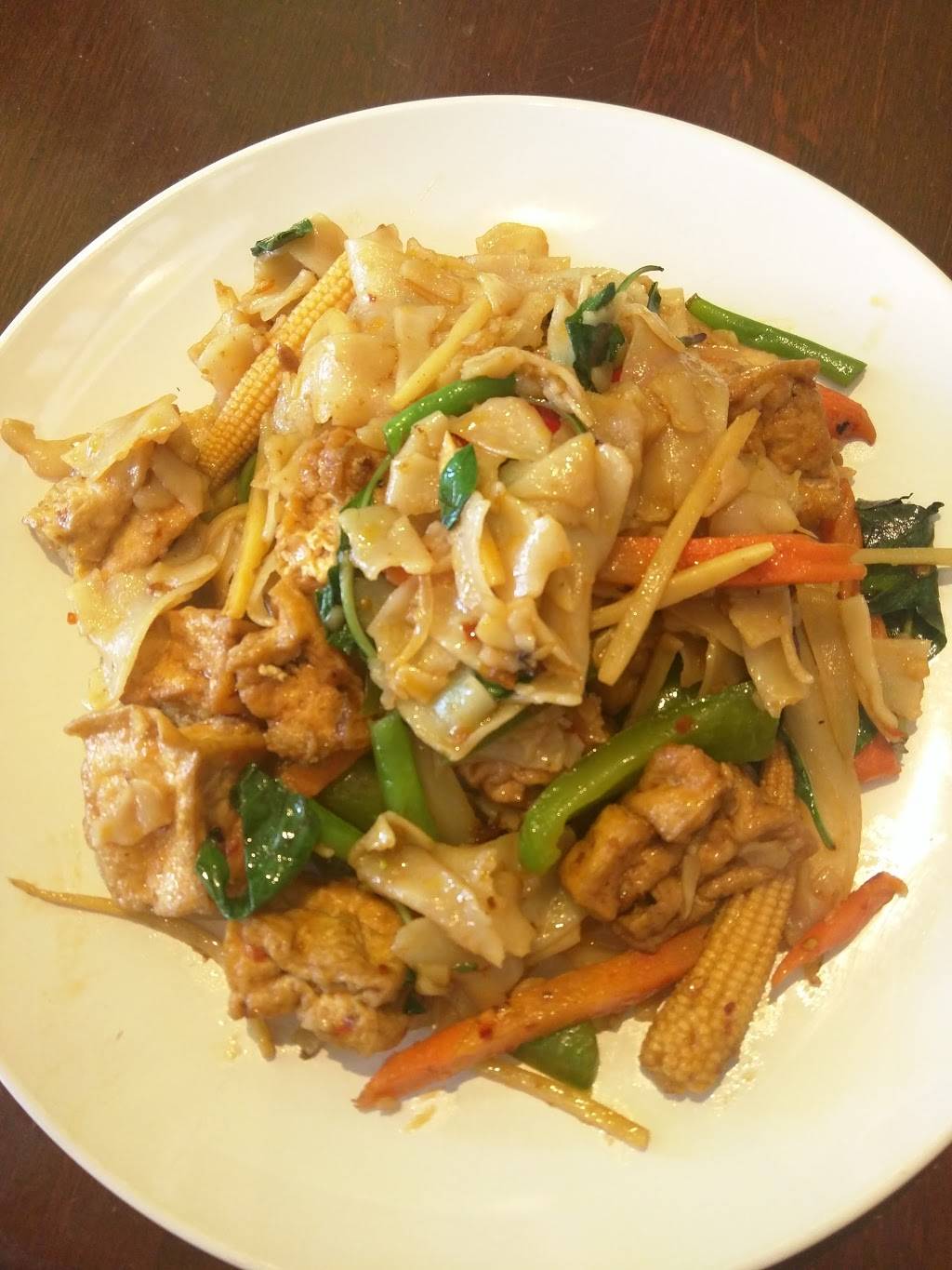 Manow Thai Kitchen | restaurant | 1138 Beacon St, Newton, MA 02461, USA | 6172442858 OR +1 617-244-2858