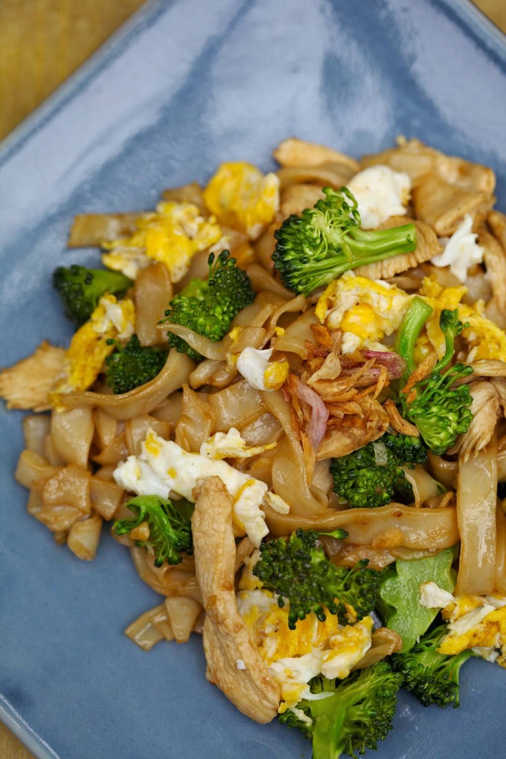 Saffron Thai | restaurant | 3731 India St B, San Diego, CA 92103, USA | 6195747737 OR +1 619-574-7737