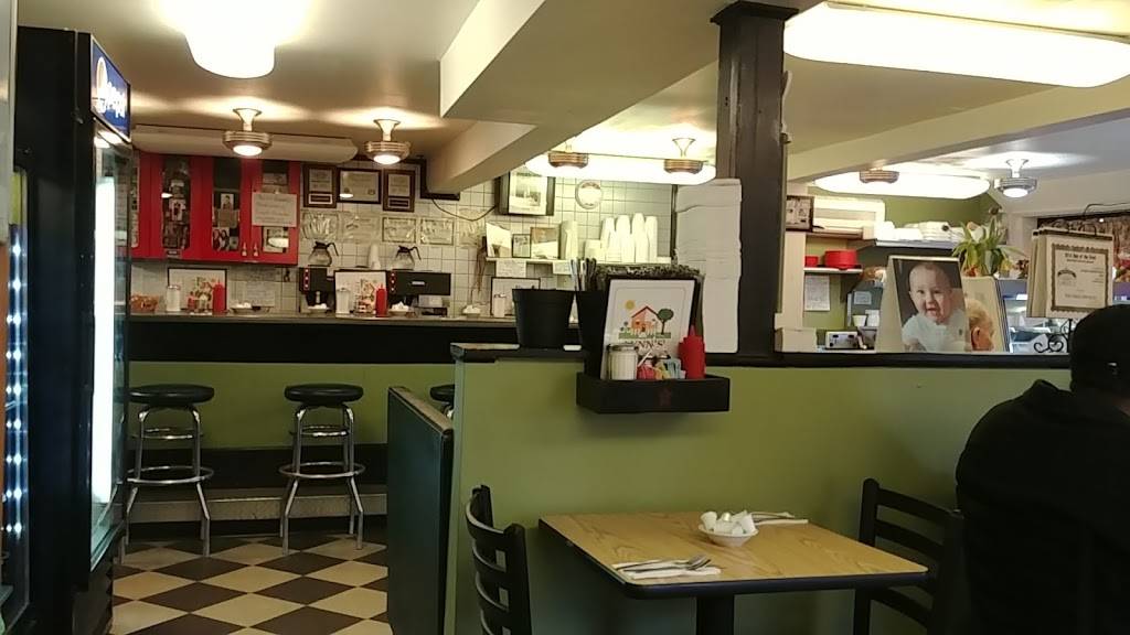 Lynns Hometown Deli & Takeout | meal takeaway | 913 N 3rd St, Millville, NJ 08332, USA | 8568252383 OR +1 856-825-2383
