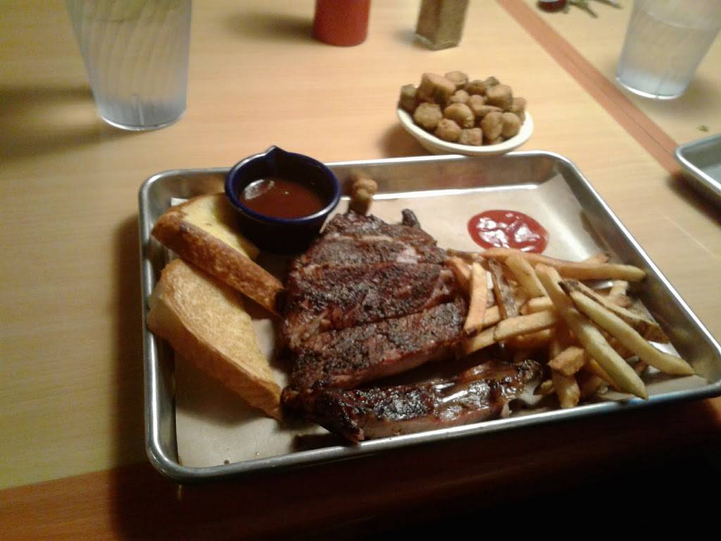 Outlaw Burgers | restaurant | 111 W 4th St, Justin, TX 76247, USA | 9406485808 OR +1 940-648-5808