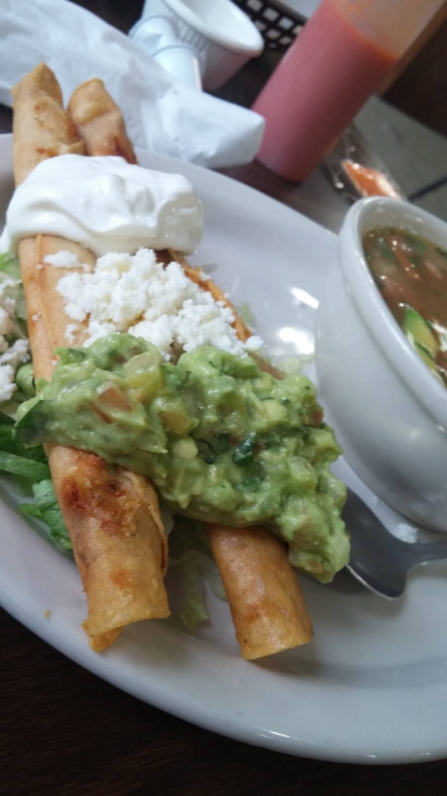 La Barranca | restaurant | 1026 Cincinnati Ave, San Antonio, TX 78201, USA | 2107338283 OR +1 210-733-8283