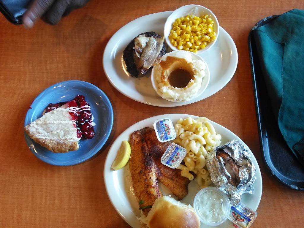 Lubys | restaurant | 5335 Gulf Fwy, Houston, TX 77023, USA | 7139282221 OR +1 713-928-2221